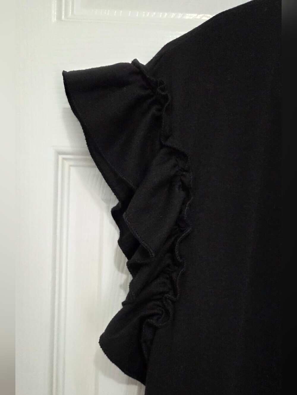 Women Solid Black Ruffle Short Sleeve Crewneck Relax Fit Top Size Medium Casual - Picture 4 of 8